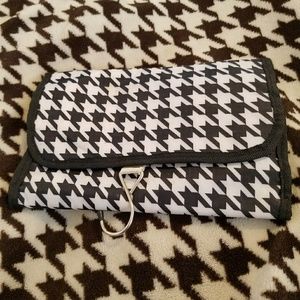 Houndstooth Hanging Makeup Organizer USED